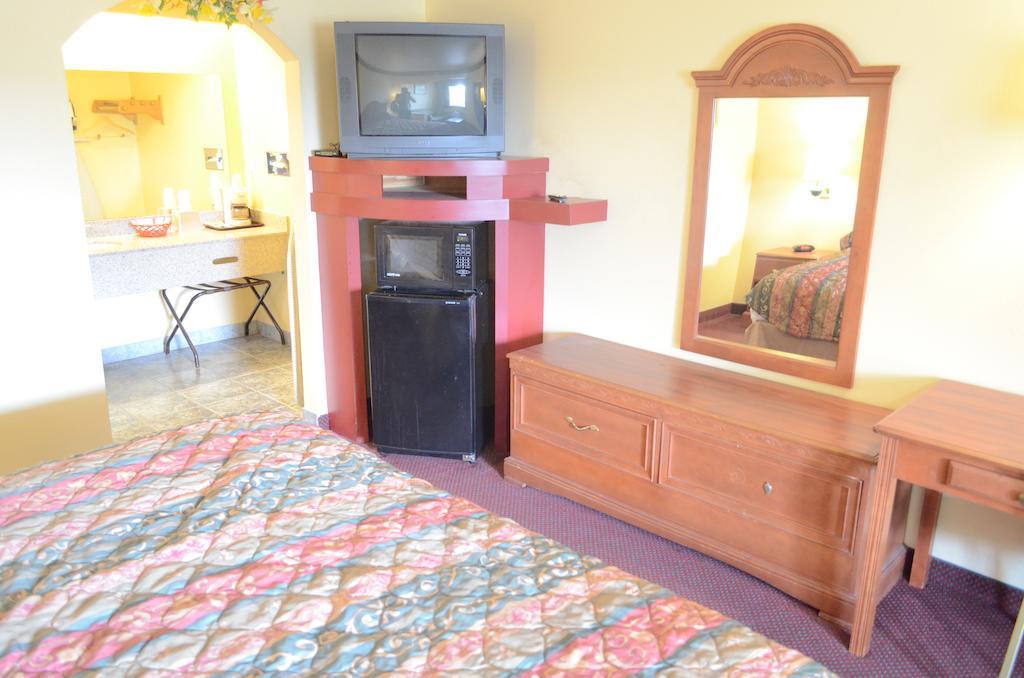 America'S Best Value Inn & Suites - Rosenberg/Houston Екстериор снимка