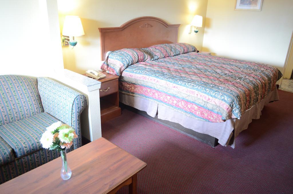 America'S Best Value Inn & Suites - Rosenberg/Houston Стая снимка