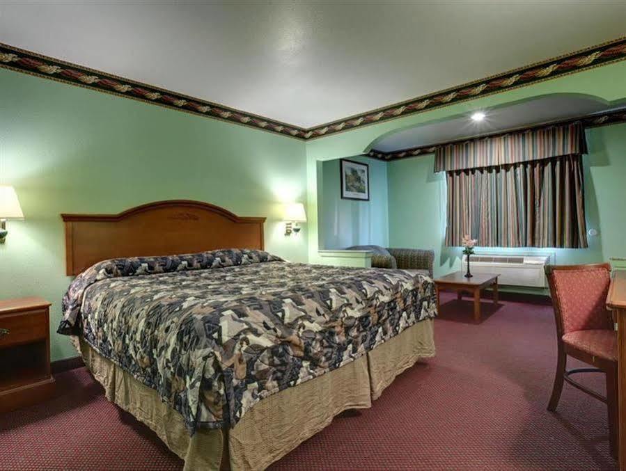 America'S Best Value Inn & Suites - Rosenberg/Houston Екстериор снимка