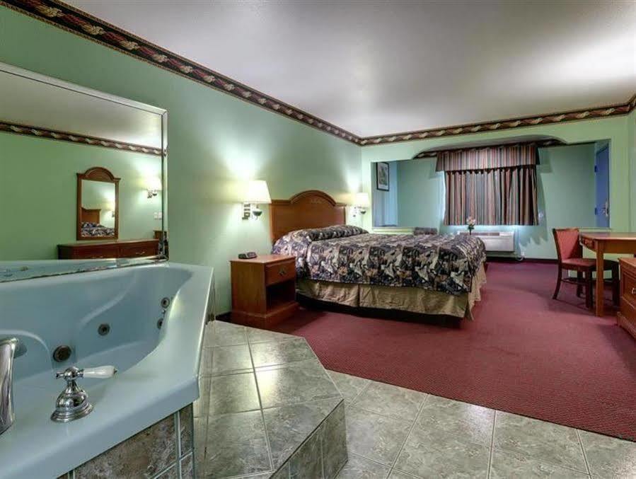 America'S Best Value Inn & Suites - Rosenberg/Houston Екстериор снимка